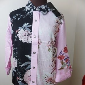 Calessa Women's  Floral Front Button Top Small NWT